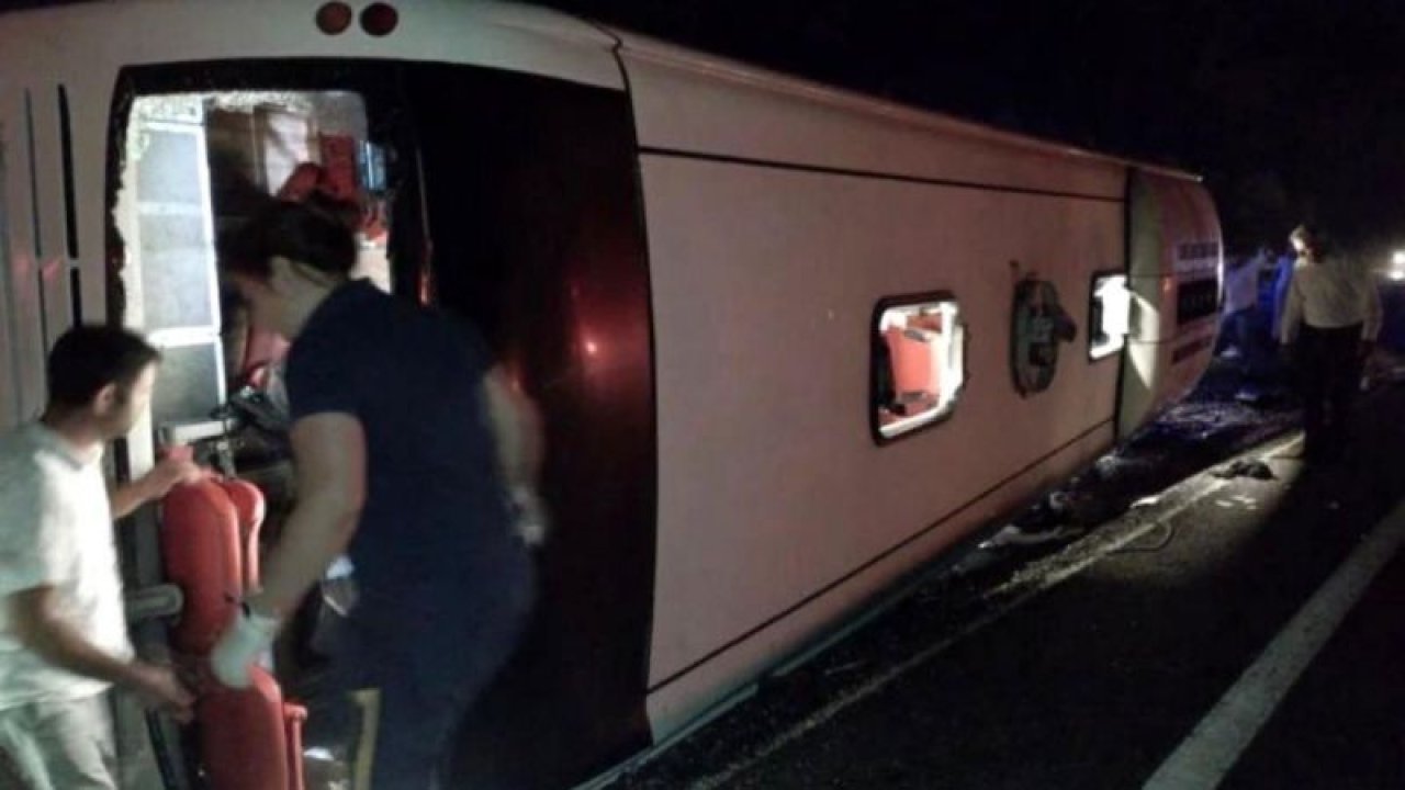 Denizli’de feci kaza! Pamukkale’de seyir halindeki yolcu otobüsü devrildi! Çok sayıda yolcu yaralandı!