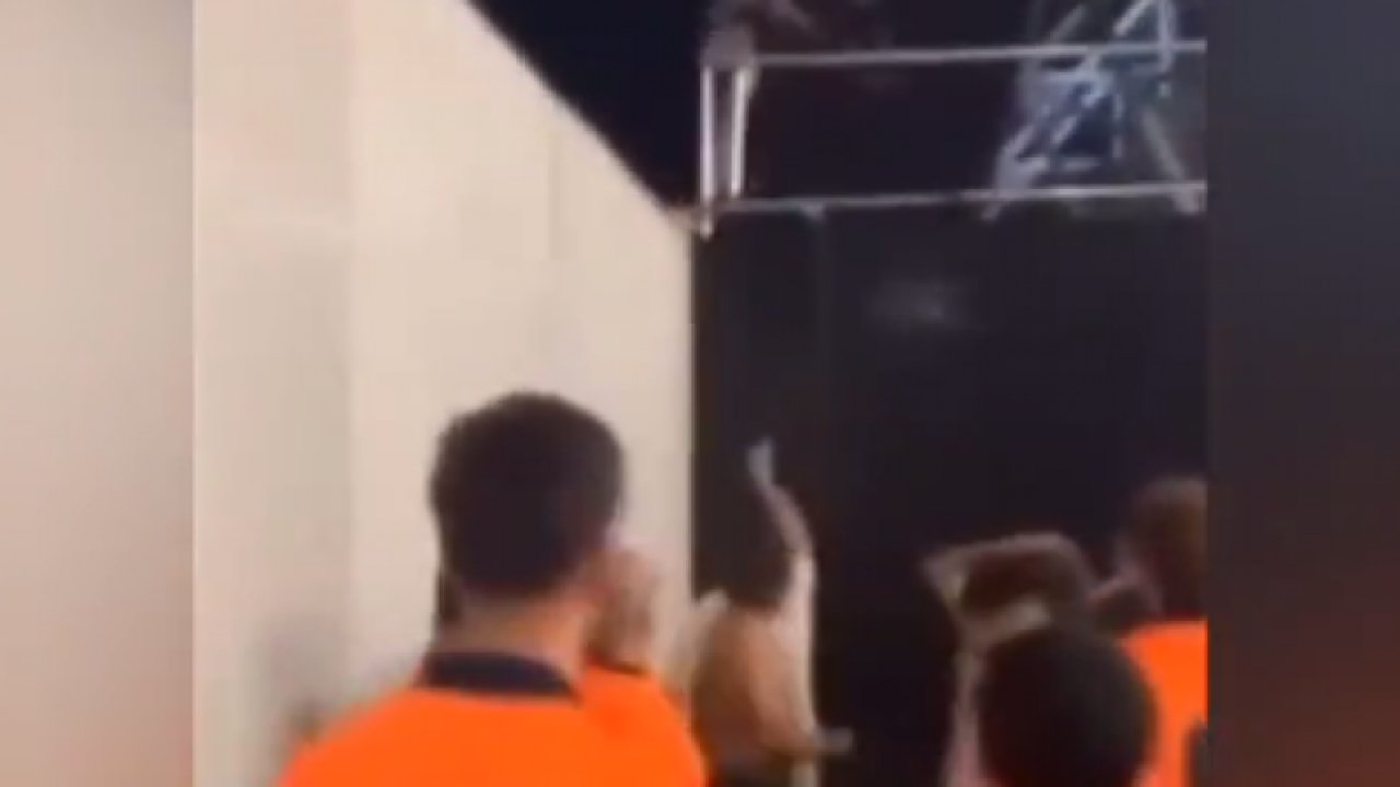 Başakşehir maçı olaylı bitti! Türkler, Tük bayrağını yakan Belçikalılara ilginç şekilde müdahale etti