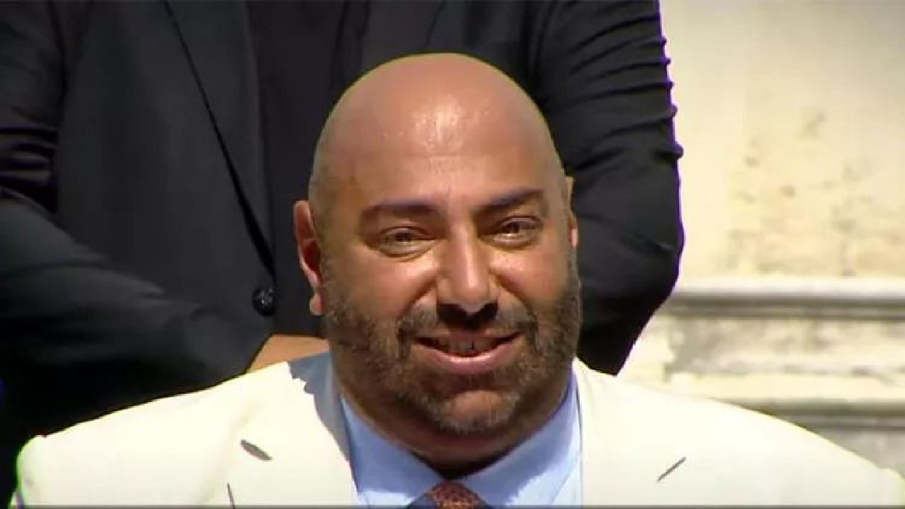 Sempatik tavırlarıyla izleyicinin dikkatini çekti! MasterChef’e konuk olan Kenan Poleo kimdir?