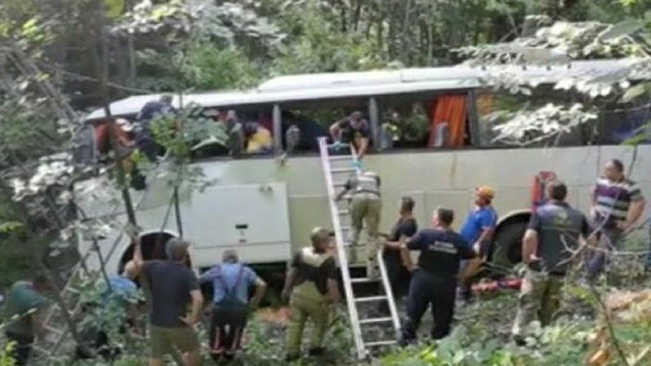 Bursa’da korkunç kaza! Otobüs şarampole uçtu, ölü ve yaralılar var