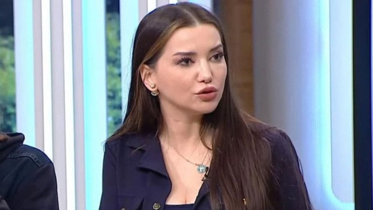Hayranı psikolog Esra Ezmeci’yi ters köşe yaptı! ” E sen niye boşandın o zaman”