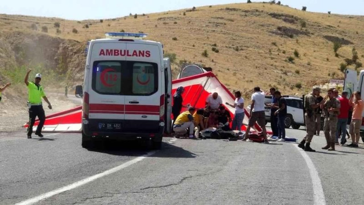 Paraşütçülerin feci sonu! Eğlenmek için havalandılar! Asfalta çakıldılar!