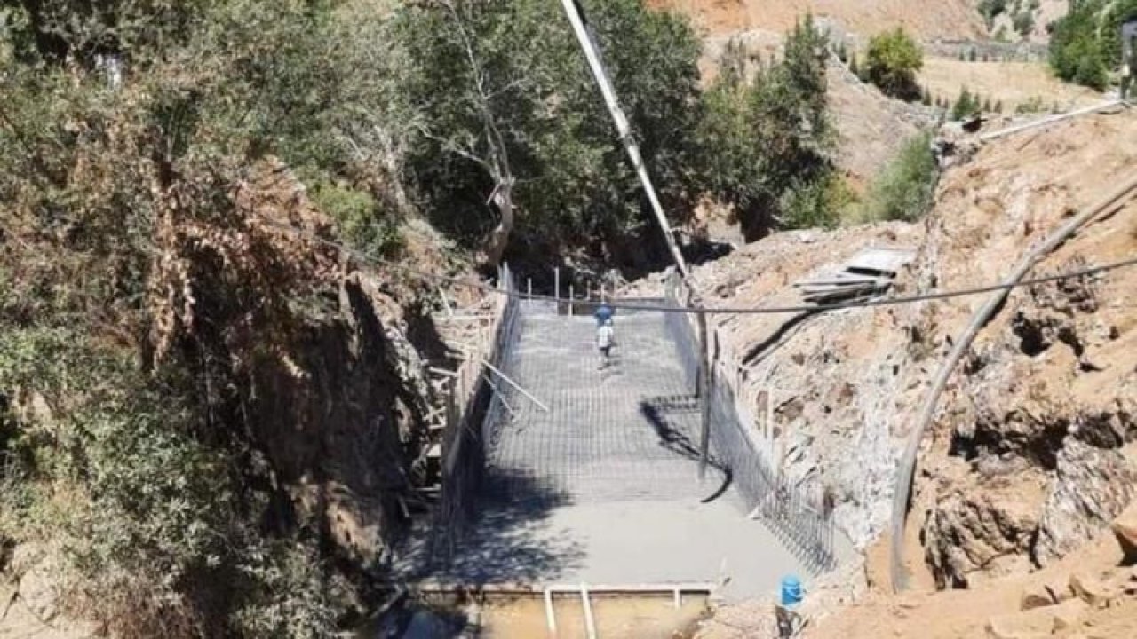 İskeleden düşen işçinin karnına demir çubuk saplandı! Feci şekilde can verdi!
