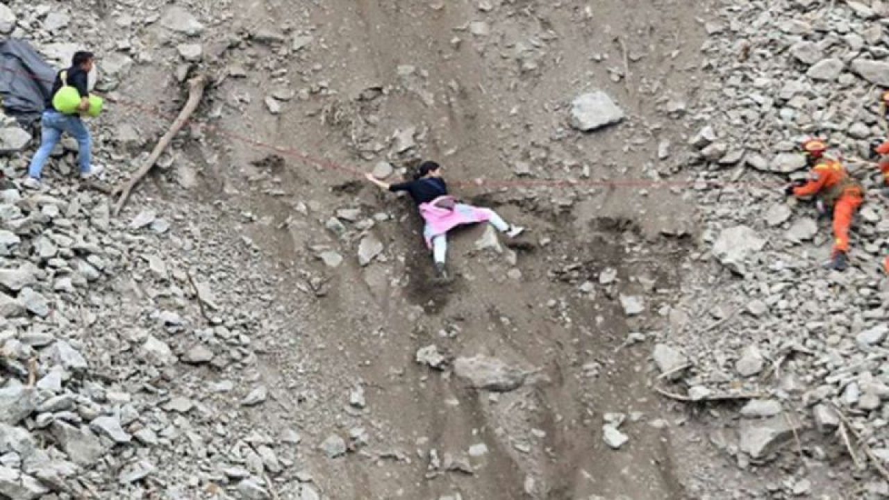 Çin’deki depremin bilançosu ağırlaşıyor! 86 kişi öldü