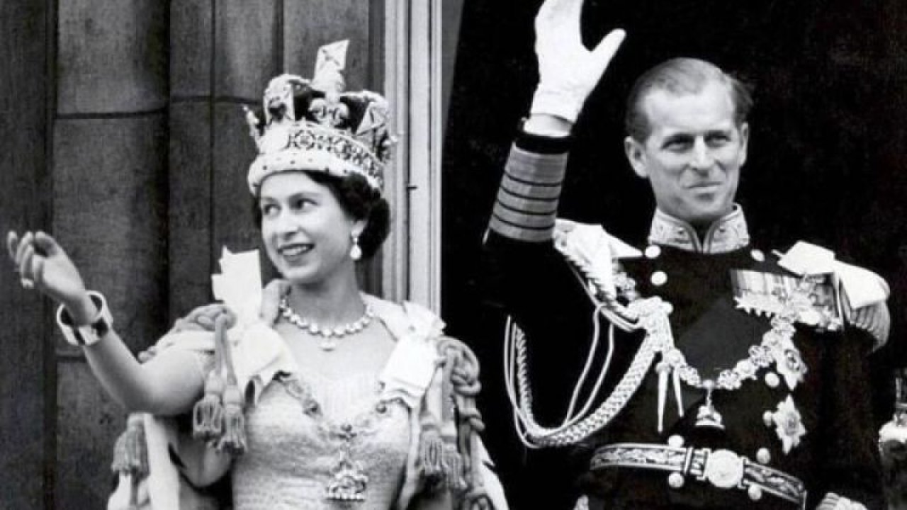 Hayatını kaybeden İngiltere Kraliçesi II. Elizabeth’in 70 sene önce tahta çıktığı anlara ait görüntüler!