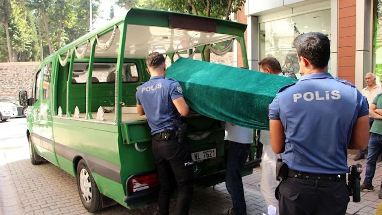 İstanbul’da bina sakinleri ne yapacağını şaşırdı! Merdiven korkuluklarına asılı kadın bedeni panik yarattı! İntihar mı cinayet mi?