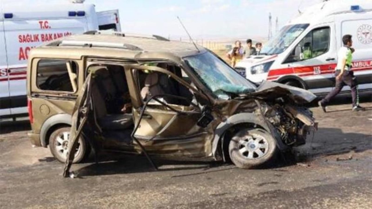 Kayseri’de otomobil ile hafif ticari araç birbirine girdi! Feci kazada ölü ve yaralılar var