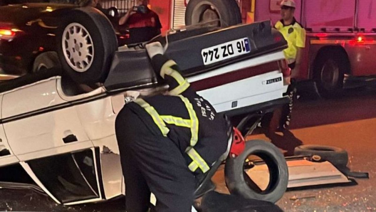 Direksiyon hakimiyetini kaybeden araç takla atarak durabildi! Sürücü aracın içinde sıkıştı kaldı!