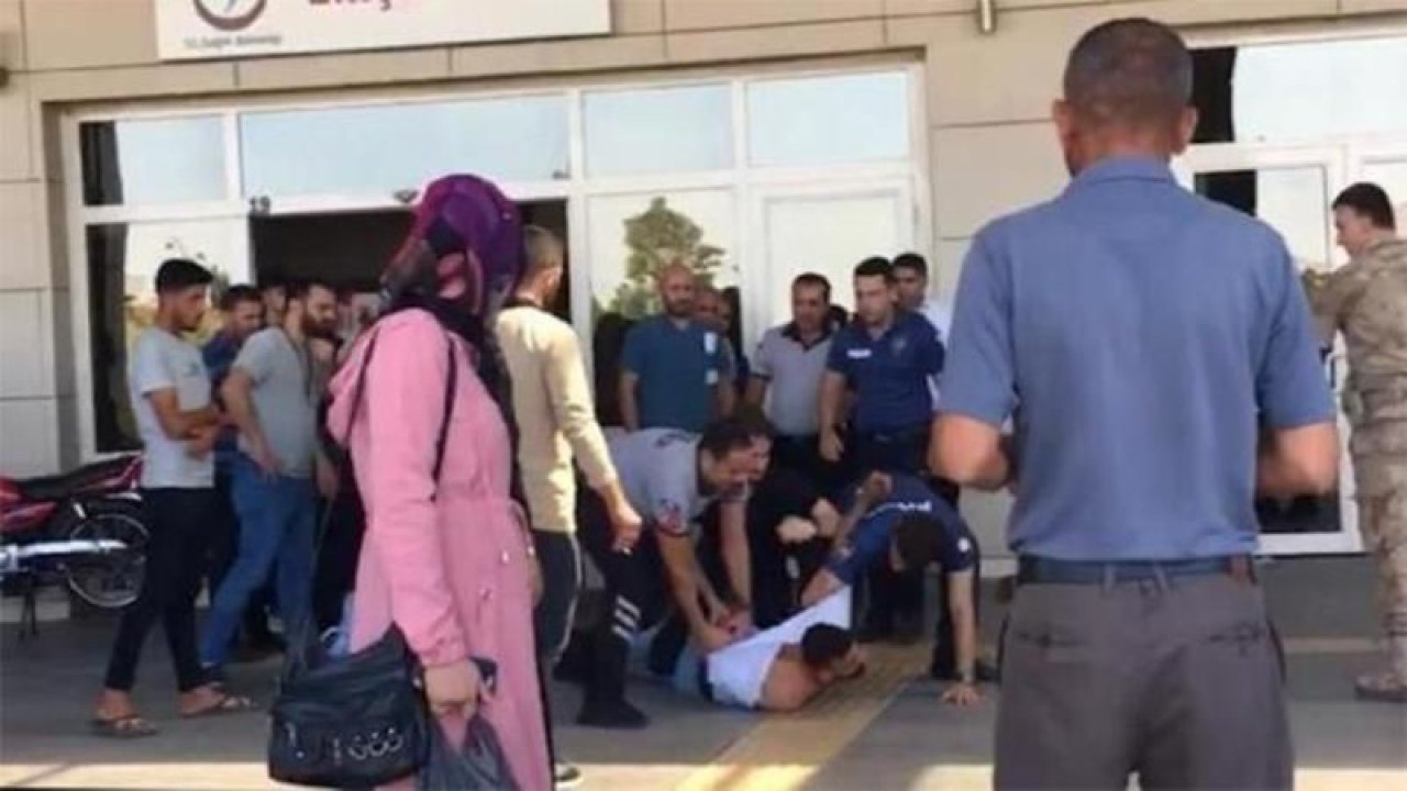 Hastanede tekme tokat kavga! Doktordan rapor alamayan şahıs sinirini güvenlik görevlilerinden çıkarttı!