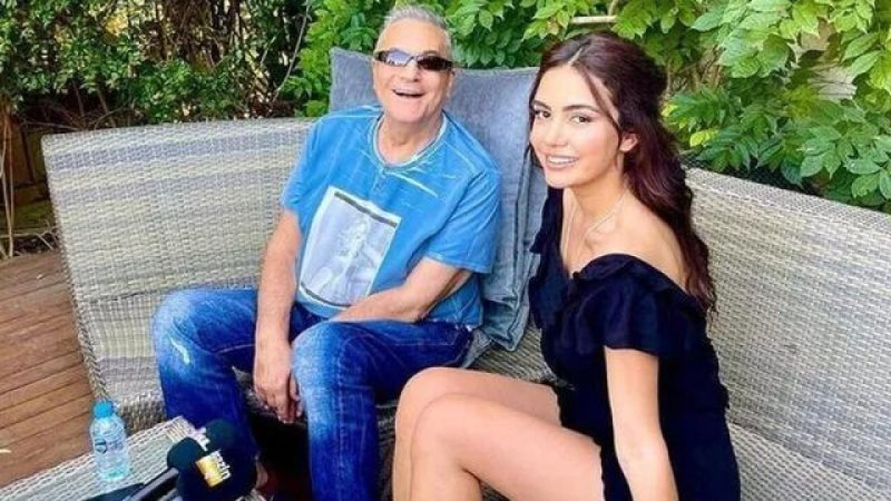Mehmet Ali Erbil’in kızı Yasmin Erbil, el hareketini Ece Ronay’a mı yaptı?