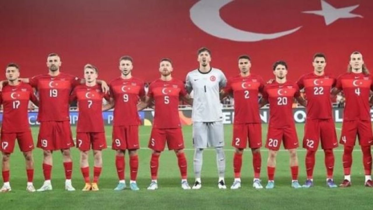 Heyecan dorukta!  Maça başlamaya dakikalar kaldı! Türkiye-Lüksemburg maçının ilk 11’i belli oldu!
