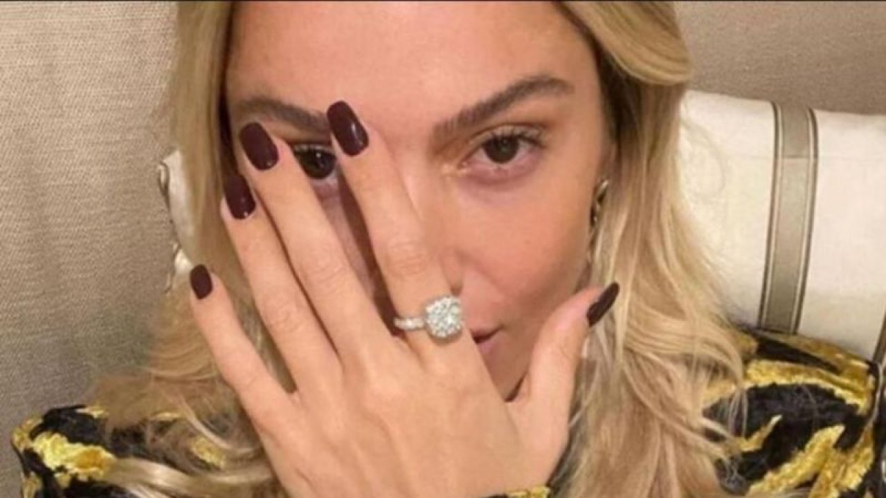 Hadise’nin övünerek paylaştığı pırlanta yüzük çakma çıktı!