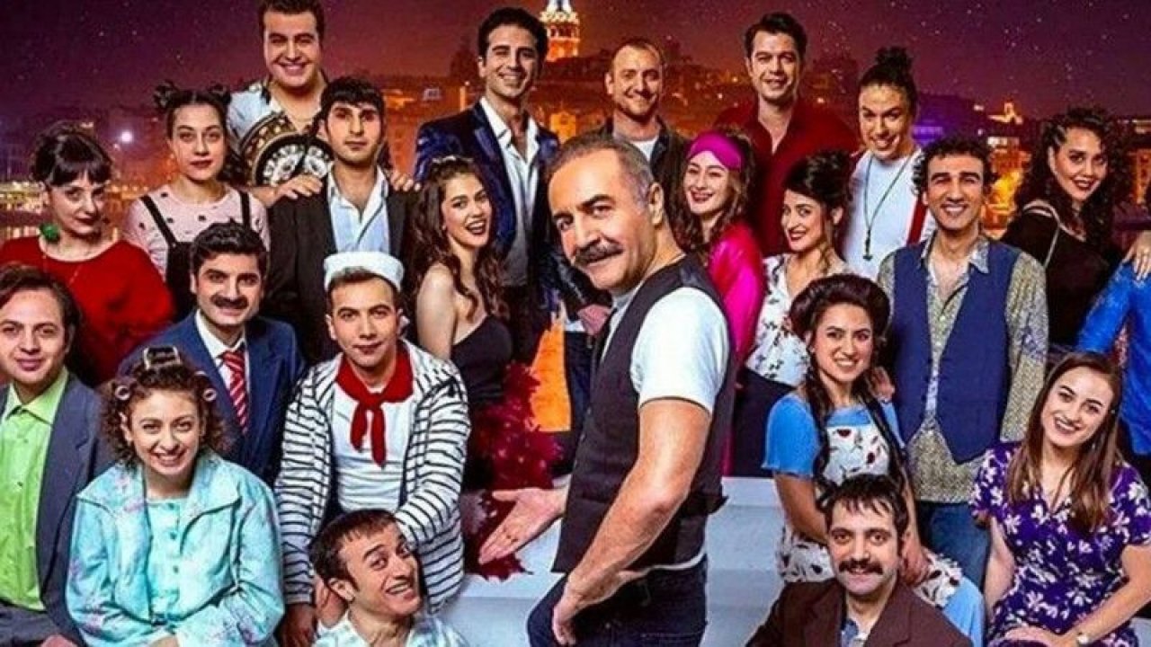 Çok Güzel Hareketler 2’nin yeni sezonu bomba gibi başlıyor!  Kadroya yeni genç isimler katıldı
