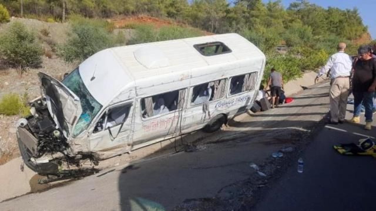 Muğla’da korkutan kaza! Tur otobüsü ve otomobil çarpıştı! Çok sayıda kişi…