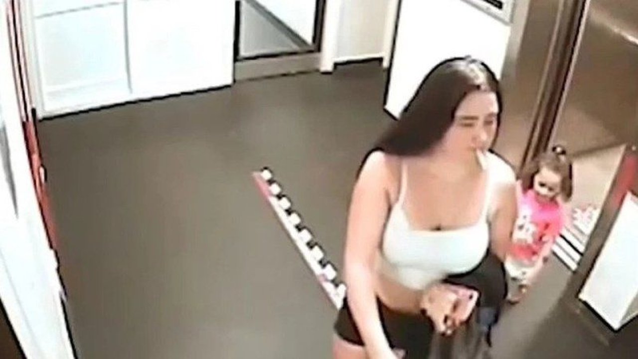 Sevgilisiyle ilişkiye girmesine engel olan küçük kızını öldürdü!