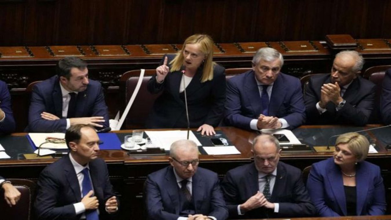 İtalya’da hükümet Senato’dan güvenoyu aldı