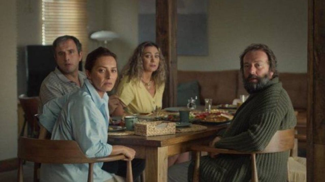 Cici filminin konusu nedir? Netflix’te bugün yayına giren Cici’nin kadrosunda kimler var?