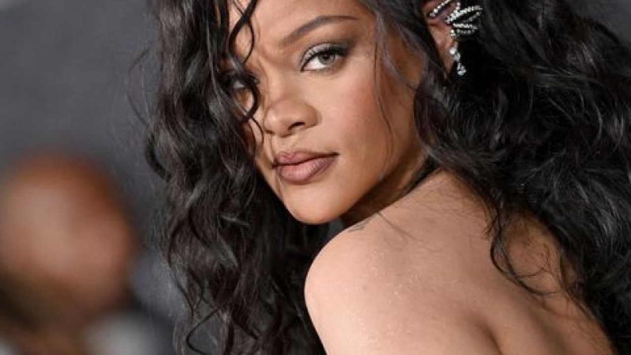 Rihanna’nın 6 yıl sonra çıkardığı Lift Me Up şarkısı yayınlandı! İşte sözleri…