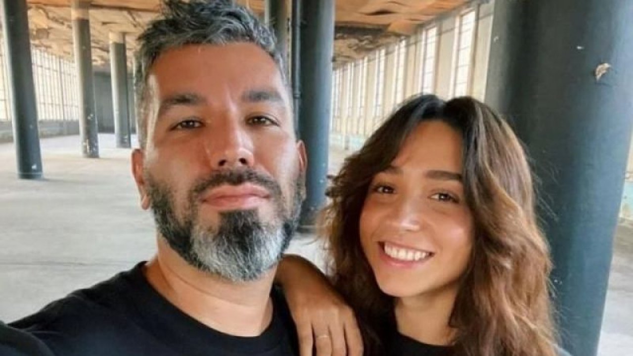 Tolga Akış eski karısı Zeynep Bastık’a benzeyen yeni aşkıyla poz verdi!