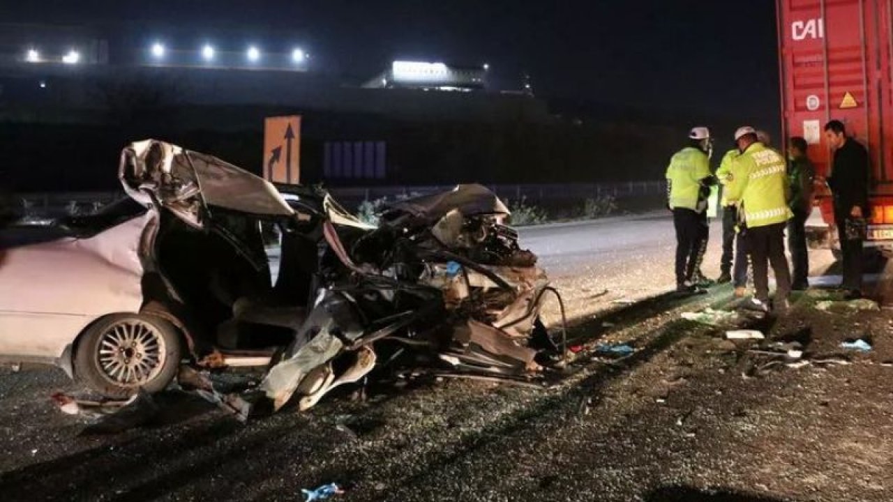 Gaziantep otoyolunda facia! Tır ve otomobil çarpıştı! Ortalık savaş alanına döndü