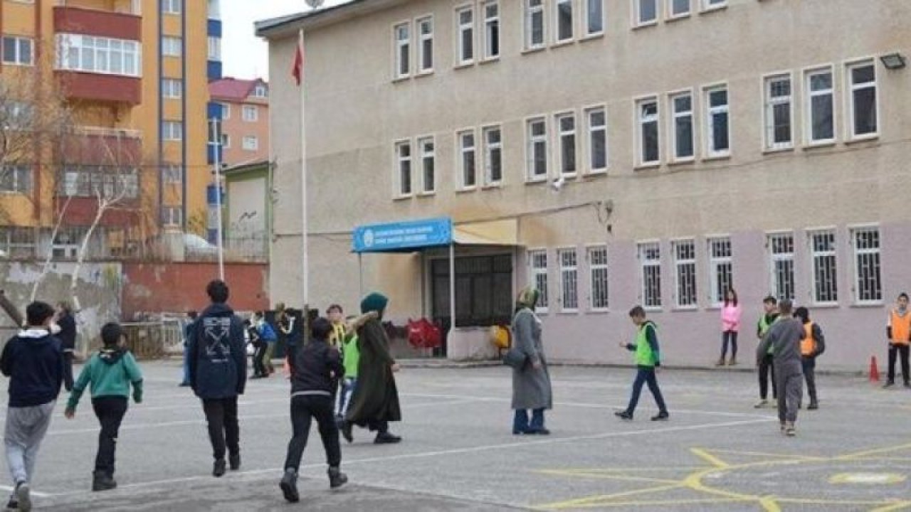 Erzurum’da öğretmenler okulda bıçaklı kavga etti!