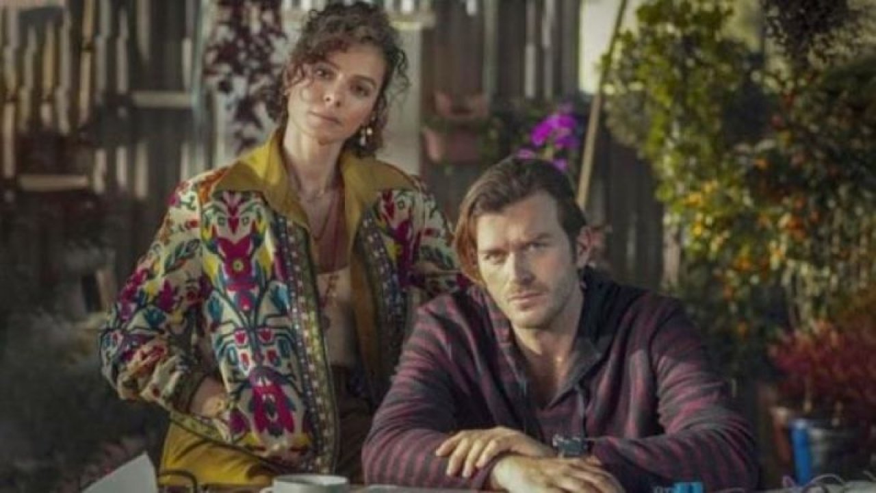 Özge Özpirinçci, Kıvanç Tatlıtuğ ile başrolü paylaşacağı diziden gönderildi! Yerine olay isim geldi!