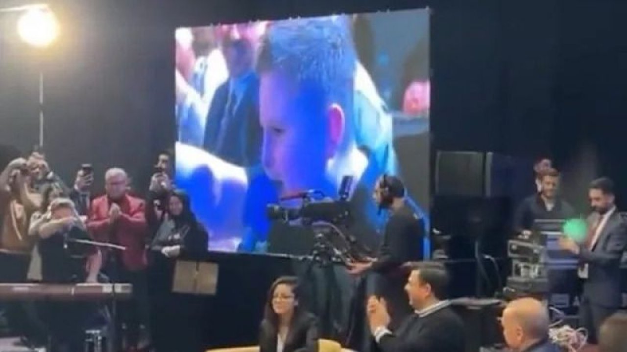 Ünlü fenomen Fevzi Kaan Türker bu sefer Başkan Erdoğan için söyledi! O anlar sosyal medyada gündem oldu!