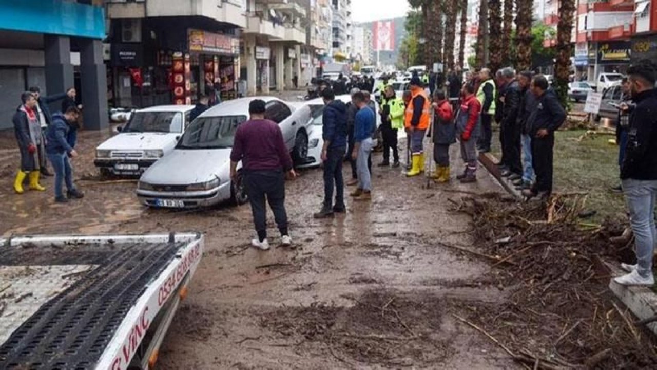 Antalya’da  sel alarmı! Şiddetli yağış beklentisi nedeniyle 3 ilçede okullar tatil edildi