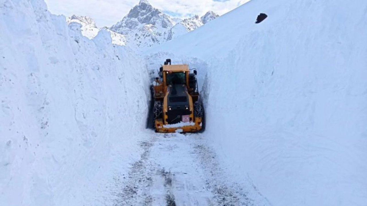 Kar kalınlığı 4 metreyi aştı! Görüntüler Hakkari’den