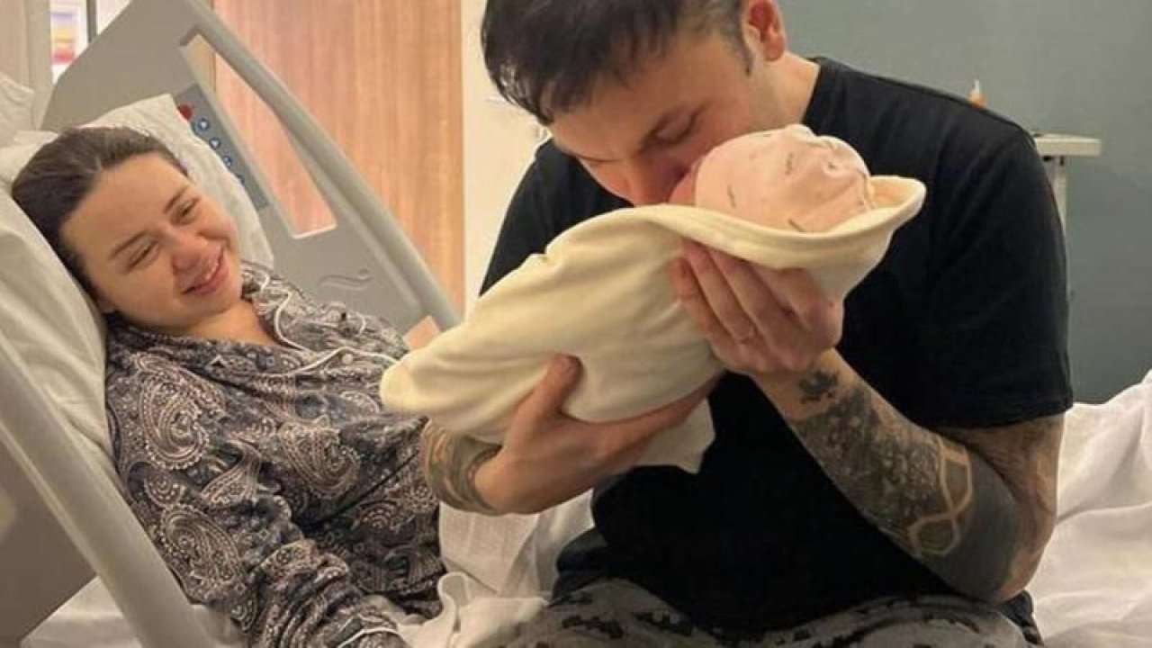 Oyuncu Yağmur Ün  kızı Su Diana’ya kavuştu! İlk aile pozu da geldi!