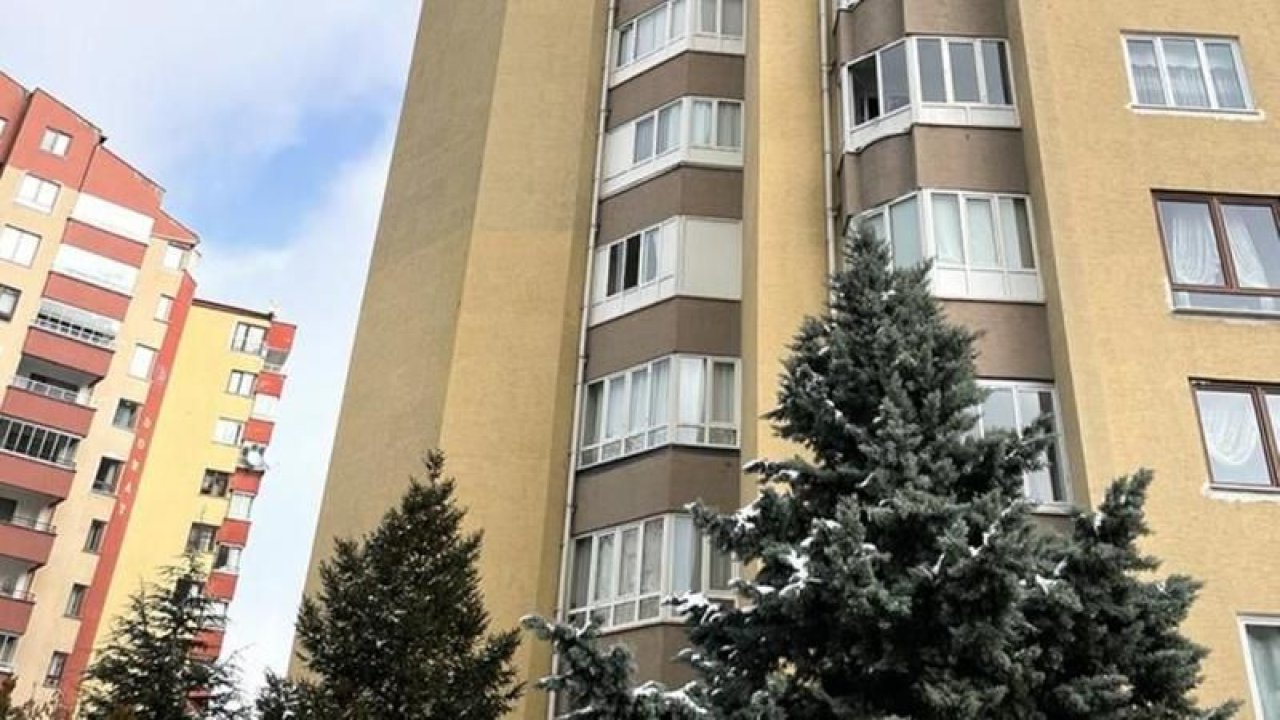 Kayseri’de cam silerken düşen kadın feci sonu! 4. kattan düştü