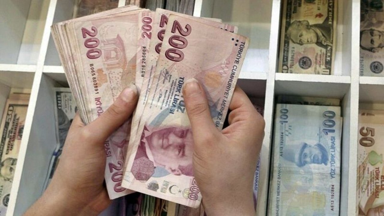 Asgari ücret 8 bin 500 TL olmasının ardından marketlerde zam dalgasına başladı! İlk o ürüne zam geldi!