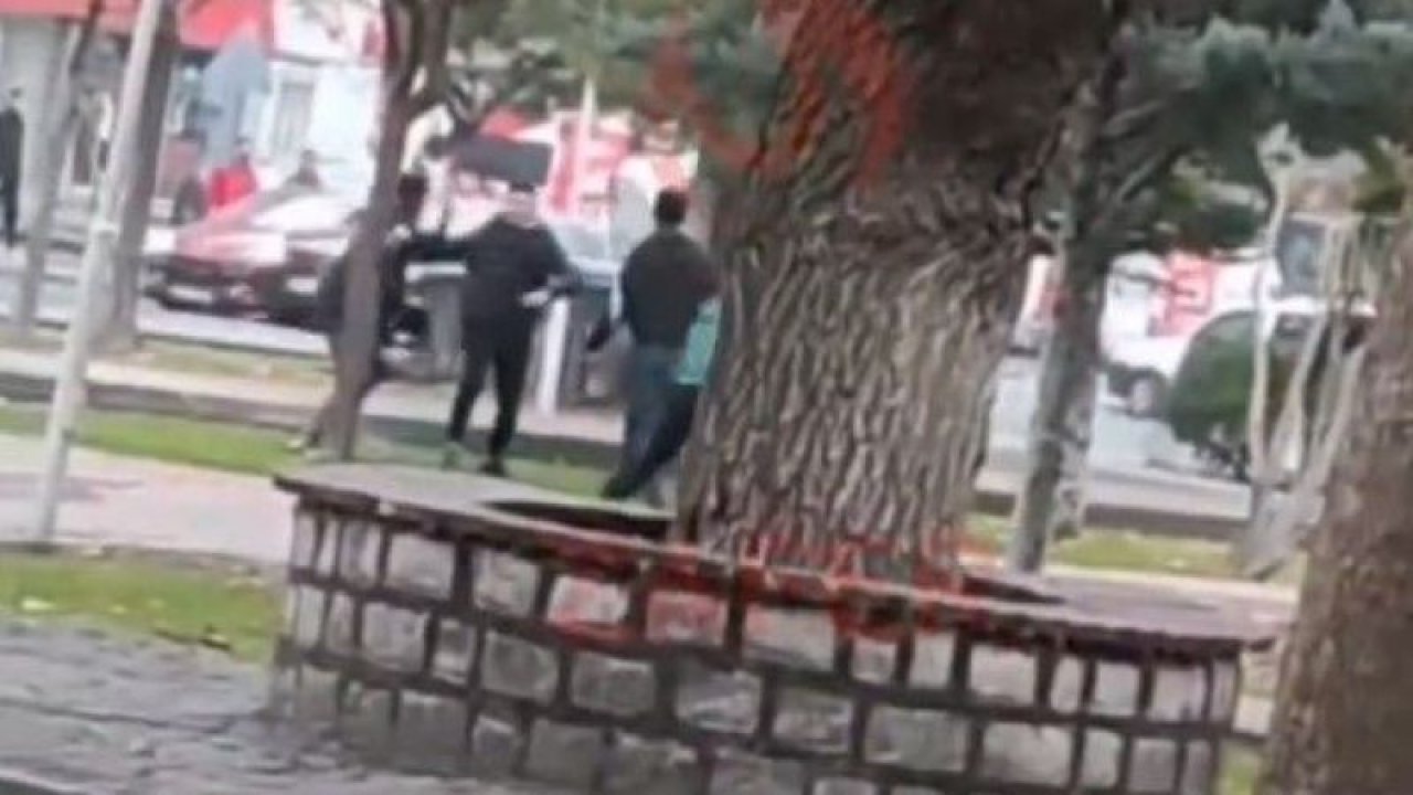 Kayseri’de bir çocuk parkında Suriyeliler kılıçlarla birbirine girdi