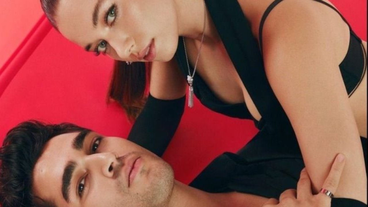 Yalı Çapkını’nın yıldızları Afra Saraçoğlu ve Mert Ramazan Demir HELLO dergisinin kapağında! Sıcacık pozları kalpleri ısıttı