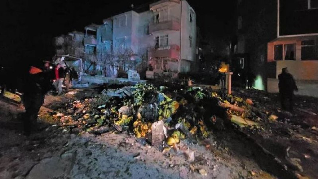 Antalya’da muz yüklü kamyonet bomba gibi patladı!  Ortalık fena karıştı