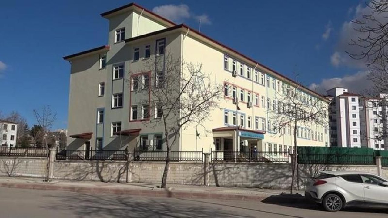 Elazığ’da sınav notunu düşük olduğunu duyan öğrenci kendini camdan attı!