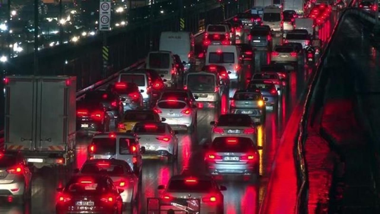 İstanbul’da trafik kitlendi! Yoğunluk yüzde 90’lara ulaştı!