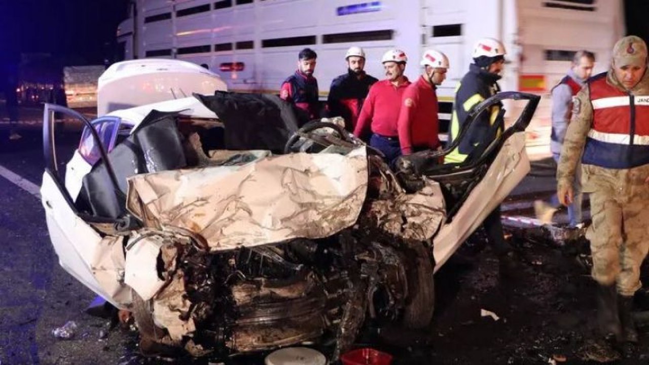 Şanlıurfa’da katliam gibi kaza! Çekicinin çarptığı otomobilden kimse sağ çıkamadı!