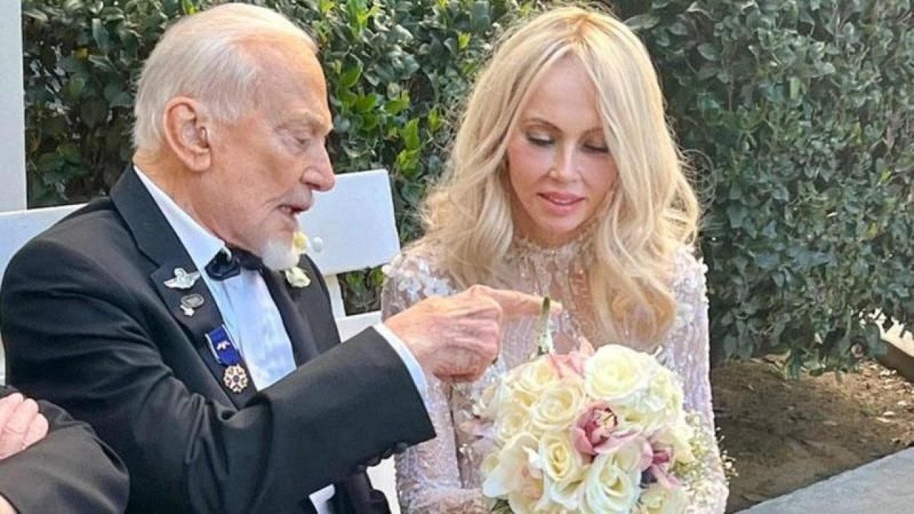 Ay’a ayak basan Buzz Aldrin, 93 yaşında evlendi!