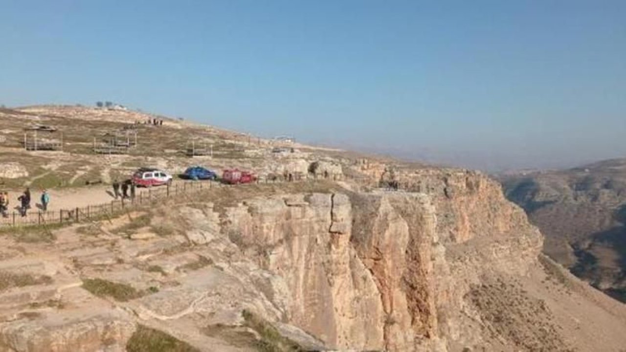 Siirt’te korkunç intihar! 20 yaşındaki genç 350 metre yükseklikten kayalıklara atladı!