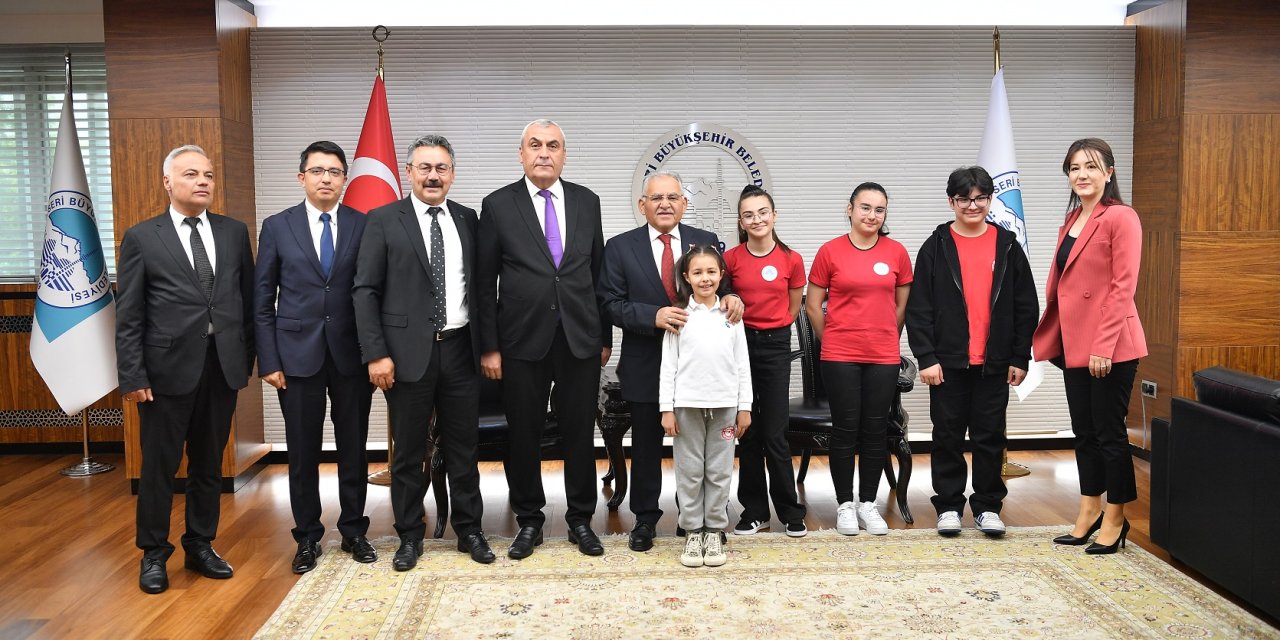 Samsung Avrupa’da 77 İnç ve 83 İnç WRGB OLED TV’lerini Satışa Sundu