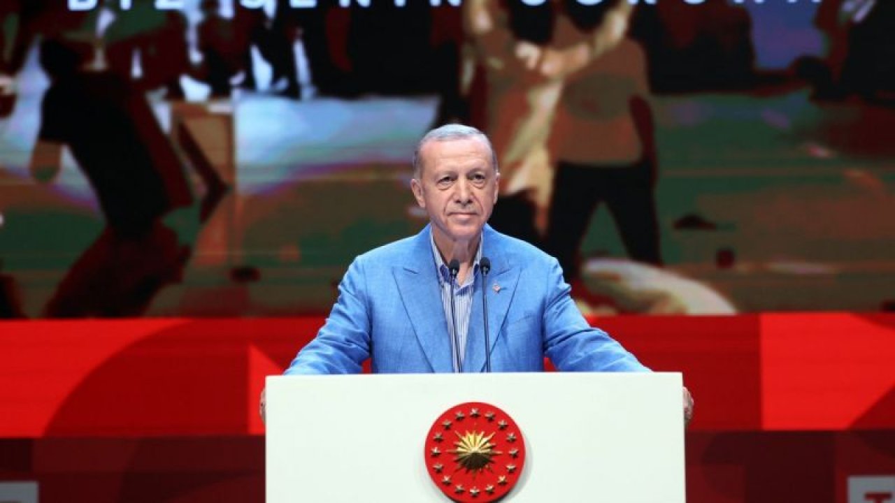 ERDOĞAN: “KİMSENİN HAYAT TARZINA MÜDAHALE ETMEDİK. NE KADAR AYKIRI OLURSA OLSUN HİÇBİR DÜŞÜNCEYİ YASAKLAMADIK”