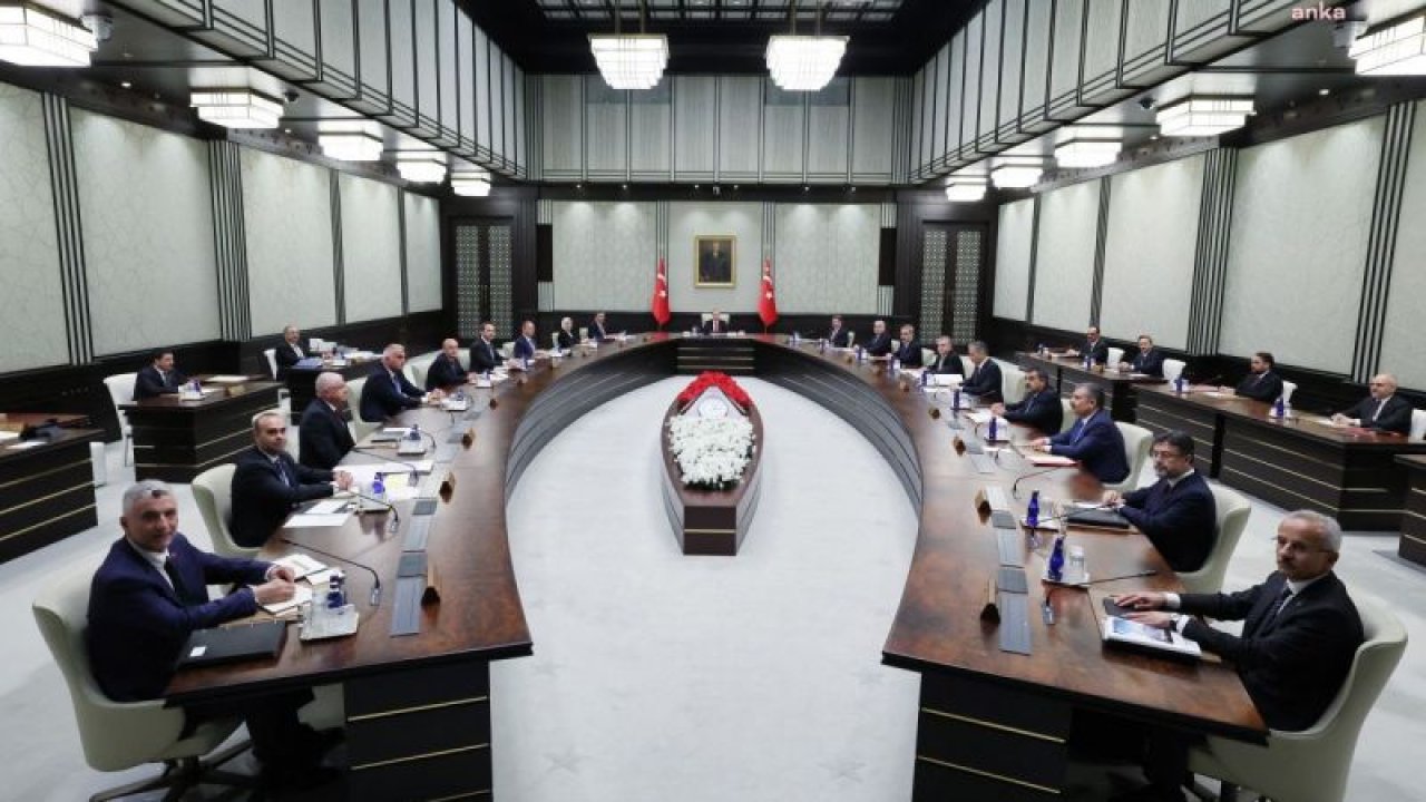 YENİ KABİNE, İLK TOPLANTISINI YAPTI… ERDOĞAN: “SEÇİMLERDEN ÖNCE DİLE GETİRDİĞİMİZ ANAYASA DEĞİŞİKLİĞİ TEKLİFİMİZİ MECLİS’İN TAKDİRİNE YENİDEN SUNACAĞIZ”