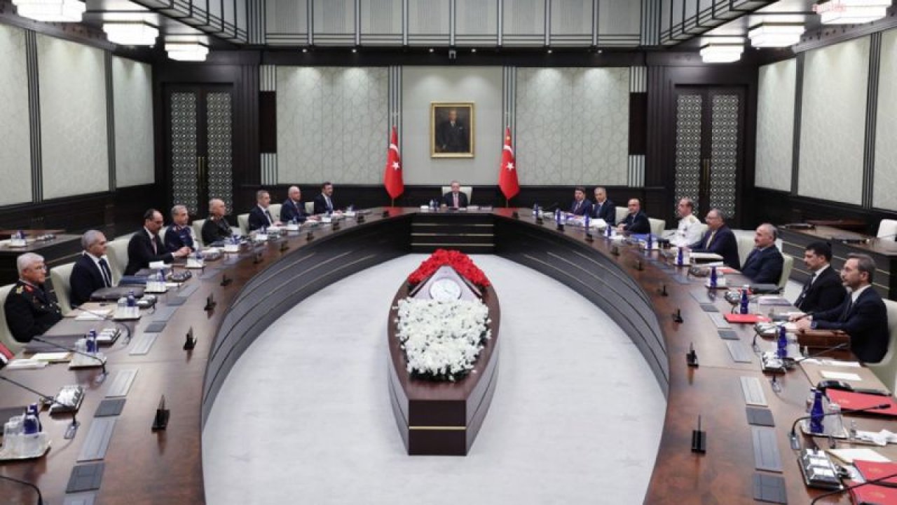 MGK, YENİ ÜYELERİYLE İLK TOPLANTISINI YAPTI: “YENİ DÖNEMDE DE ÜLKEMİZİN GÜVENLİĞİNİ, HUZURUNU VE REFAHINI SAĞLAMAYA YÖNELİK ADIMLARIN AYNI KARARLILIKLA ATILMASINA DEVAM EDİLECEĞİ VURGULANMIŞTIR”