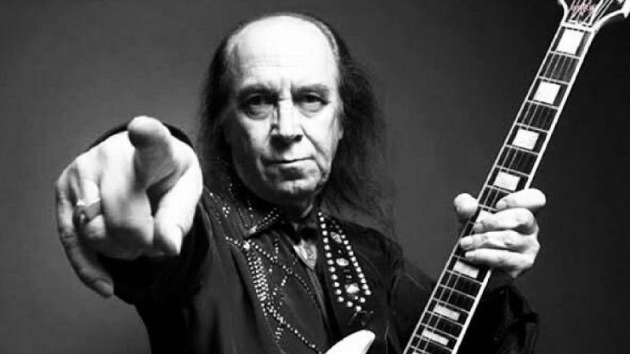 ANADOLU ROCK MÜZİĞİNİN EFSANE İSMİ ERKİN KORAY, 82 YAŞINDA HAYATINI KAYBETTİ
