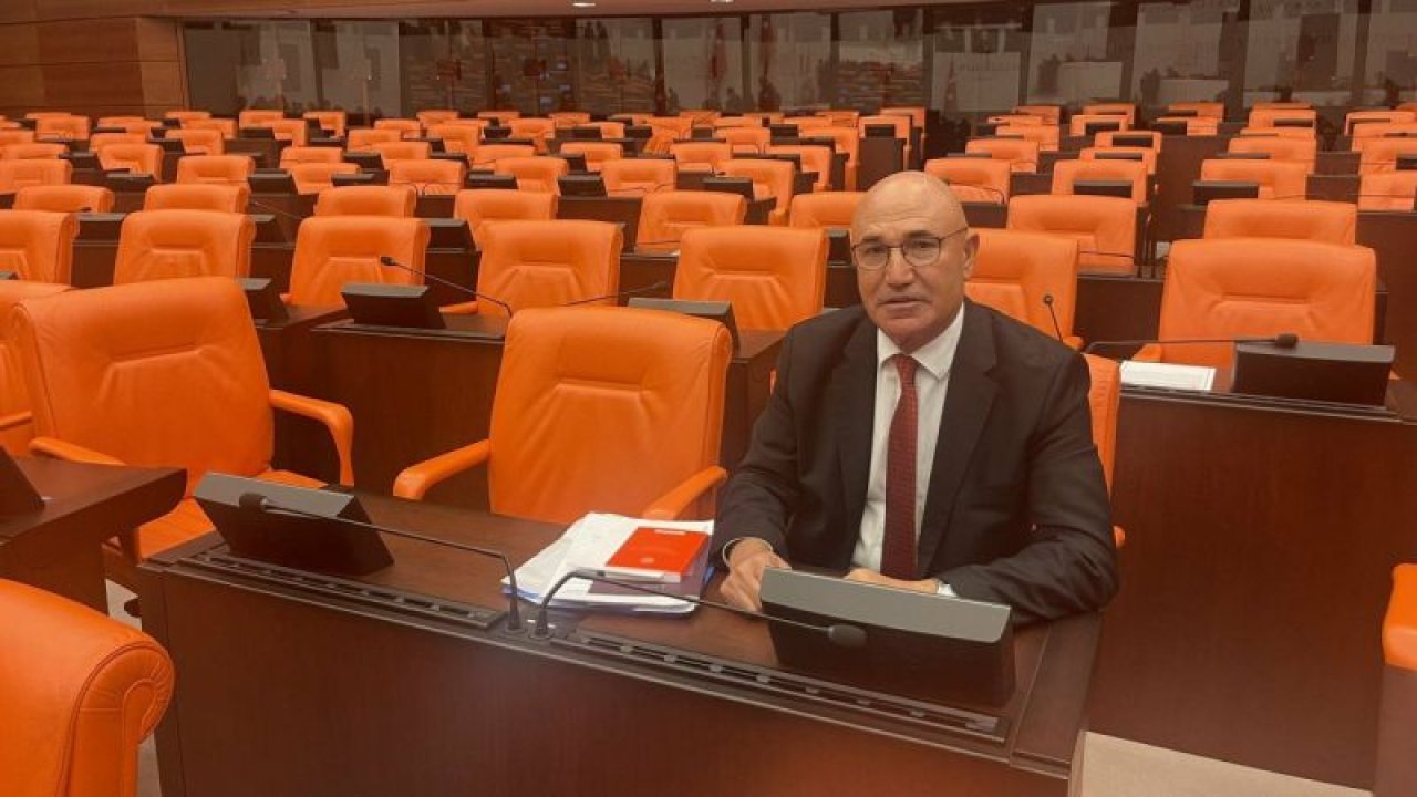 MAHMUT TANAL, ENSAR VAKFI’NDAKİ CİNSEL İSTİSMAR OLAYLARI SIRASINDA KARAMAN İL MİLLİ EĞİTİM MÜDÜRÜ OLAN ASIM SULTANOĞLU’NUN ŞANLIURFA’YA ATANMASINA TEPKİ İÇİN MECLİS’TE OTURMA EYLEMİNE BAŞLADI