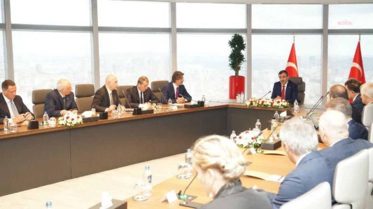 CEVDET YILMAZ: “FİNANS SEKTÖRÜ ÖNEMLİ BİR KİLOMETRE TAŞI OLAN OVP’YE DESTEK VERMEYE HAZIR”