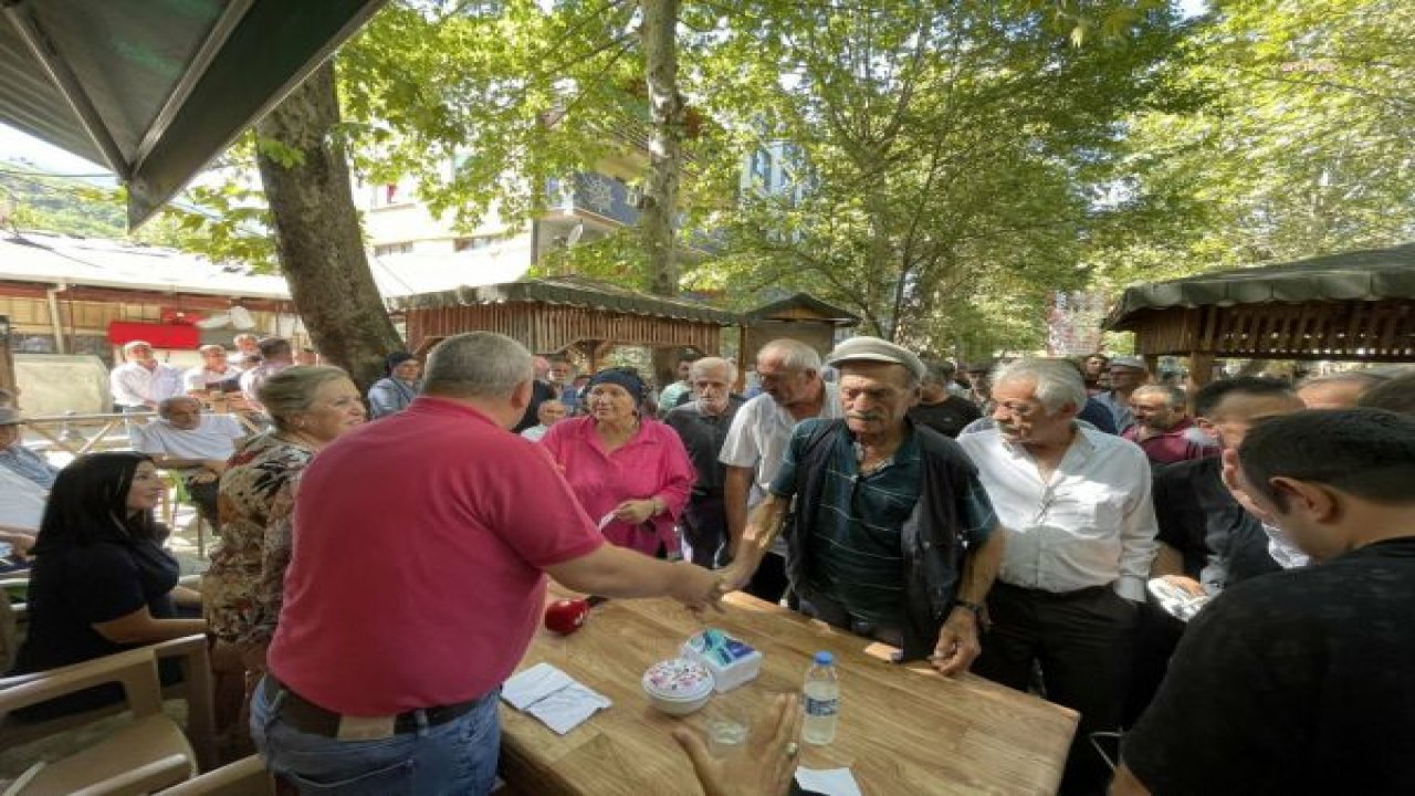 CEMAL ENGİNYURT ARDANUÇ’TA: “CUMHURBAŞKANI ERDOĞAN SEÇİMLERDEN ÖNCE  ‘MEMURLARA VERECEĞİM 22 BİN LİRANIN AYNISINI EMEKLİLERE VERECEĞİM’ DEDİ. VERDİ Mİ, TABİİ Kİ DE HAYIR”