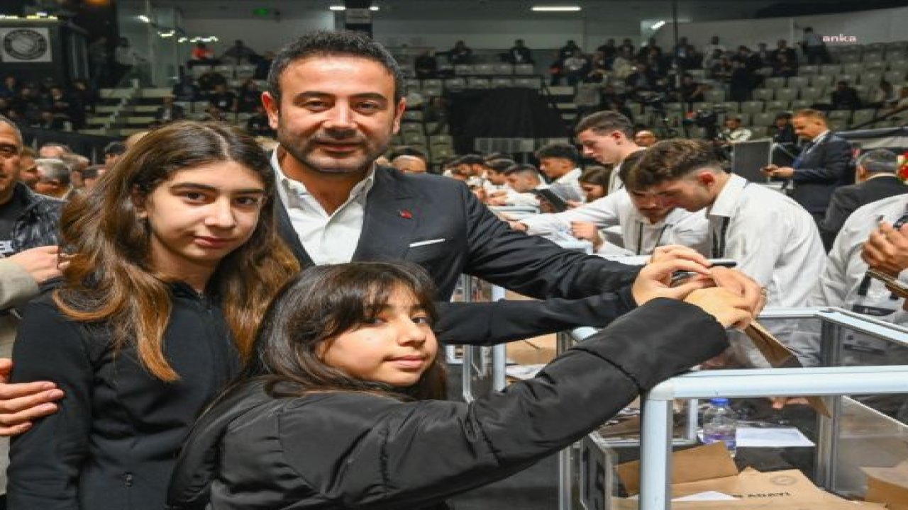 BEŞİKTAŞ BELEDİYE BAŞKANI RIZA AKPOLAT, BEŞİKTAŞ KULÜBÜ BAŞKANLIK SEÇİMİ İÇİN OYUNU KULLANDI