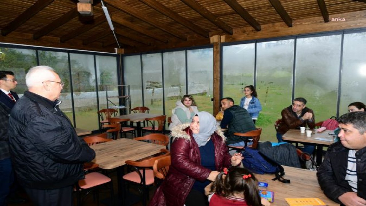 KARABAĞLAR’DA NASREDDİN HOCA’YA ZİYARETÇİ AKINI